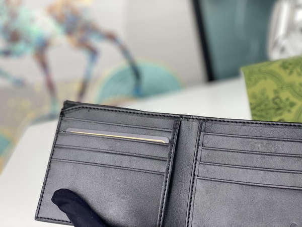 グッチ財布コピー着用イメージ